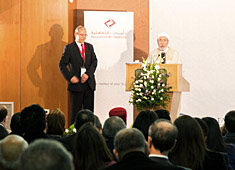 Assurances At-Takafulia a officiellement d&eacute;marr&eacute; ses activit&eacute;s le 2 janvier 2014. Ce nouvel assureur Takaful, le troisi&egrave;me &agrave; avoir obtenu un agr&eacute;ment en Tunisie, propose des garanties pour les entreprises et particuliers. La soci&eacute;t&eacute; au capital de 10 millions TND (6,1 millions USD) est d&eacute;tenue &agrave; 96% par des institutions financi&egrave;res.
Figurent parmi les principaux actionnaires les acteurs traditionnels du march&eacute;: STAR, Tunis Re, Assurances Salim, AMI, MAE, CTAMA. En Tunisie, l&rsquo;assurance &agrave; caract&egrave;re islamique ne compte que pour 1% du march&eacute;.